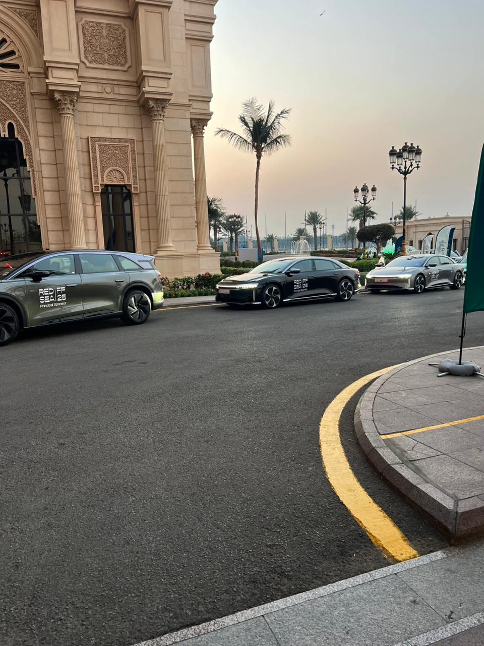 استقبال وتوصيل من المطار